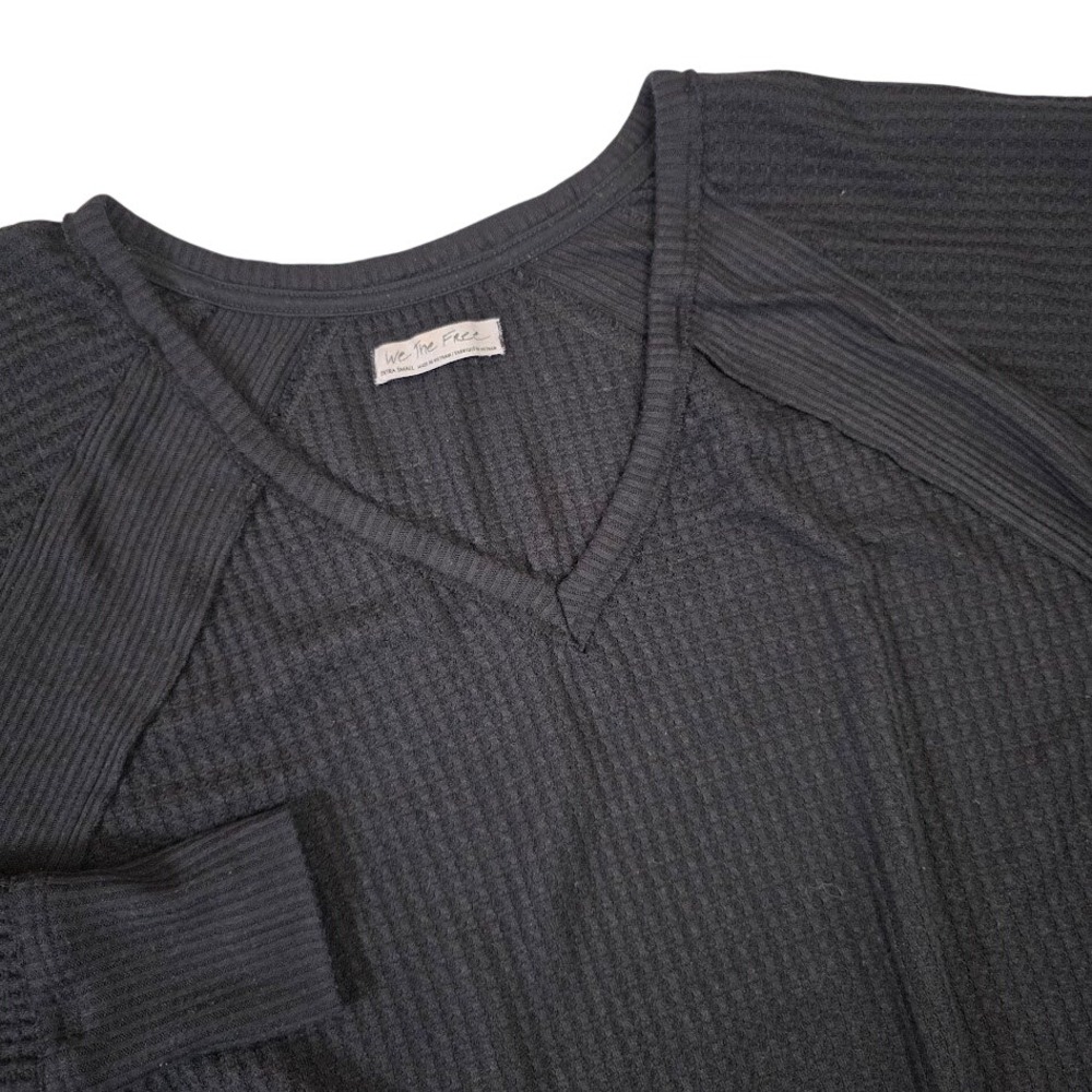 We The Free People SZ XS Santa Clara Black Waffle Knit V Neck Long Sleeve Top‎